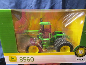 lot 51 image: Ertl JD Toy Tractor