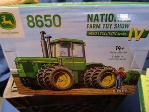 lot 52 image: Ertl JD Toy Tractor