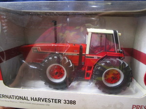 lot 56 image: Ertl Prestige IH Tractor