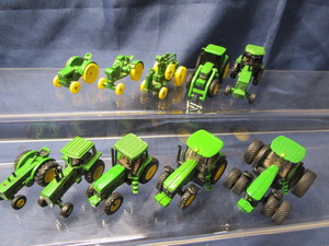 lot 83 image: Ertl 164 Tractors