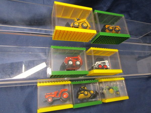 lot 101 image: Display Cubes & Skidsters