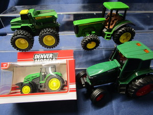 lot 110 image: JD Toy Tractors