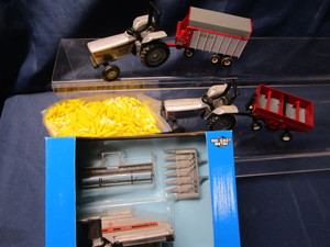 lot 122 image: Toy Gleaner, Silage, Gravity Box
