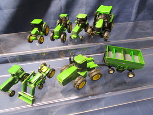 lot 124 image: JD Tractors, Gravity Box