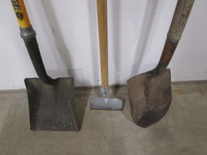 lot 142 image: Shovels & Scraper