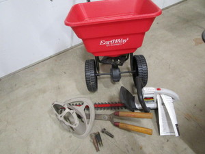 lot 141 image: Gardening Package