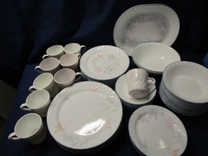lot 134 image: Corelle Dinnerware