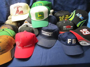lot 130 image: Mens Caps