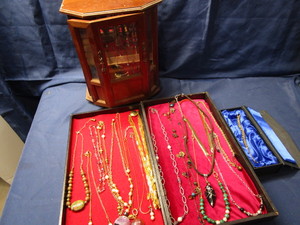 lot 166 image: Costume Jewelry