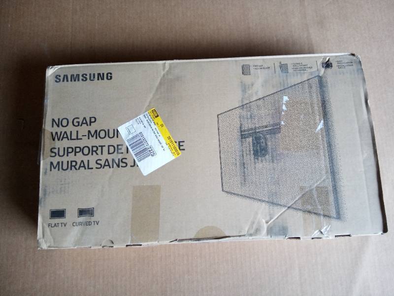 lot 39A image: Samsung No Gap Wall Mount for 65 inch & 55 inch TVs in Black