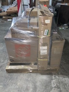 lot 6 image: Pallet of Mixed Bathroom Decor & Merchandise. Various Kinds & Conditions. See Pictures