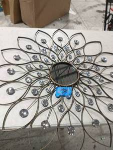 lot 14 image: Decorative Flower Mirror