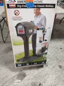 lot 67 image: Dig-Free Easy Up Classic Mailbox