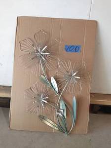 lot 100 image: Tri-Flower Wall Decor
