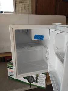 lot 102 image: Emerson 1.7 Cu Ft Mini RefrigeratorWhite