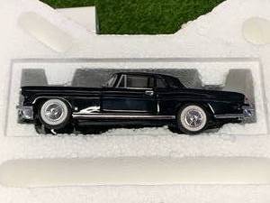 lot 22 image: Franklin Mint Lincoln Continental Mark II Diecast