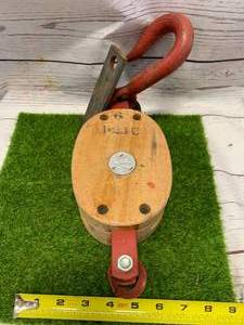 lot 33 image: Vintage Wood Metal  Pulley with Hook