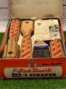 lot 35 image: Vintage New Old Stock Case of 12 Red Devil Number 1 Scrapers