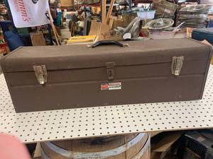 lot 42 image: Vintage 32 Heavy Duty Carpenters Toolbox