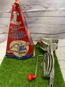 lot 45 image: Vintage Mouli Julienne Grater from 1949 with Original Box