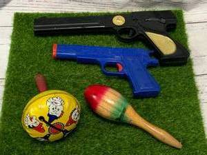 lot 51 image: Vintage Toy Guns, Noise Makers