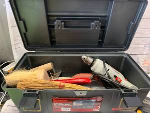 lot 56 image: Popular Mechanics 20 Toolbox with Tools