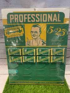 lot 84 image: 1940s Rust Resisting Razor Blades