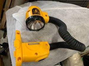 lot 112 image: Dewalt DW919 Cordless Work Light