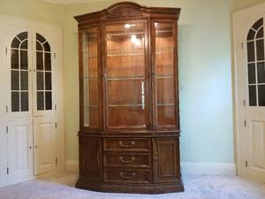 Vintage Drexel China Hutch