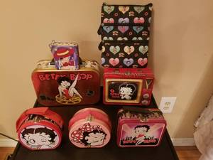 lot 9 image: Betty Boop Containers Lot
