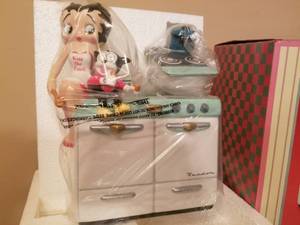 lot 10 image: Betty Boop Kitchen Lot