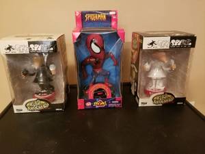 lot 18 image: 2 NIB Figurines Headknockers Spy vs Spy, and Spider Man