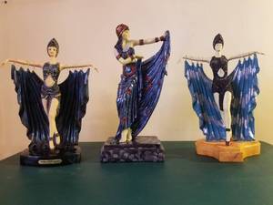 lot 32 image: 3 Objet de Elegance Figurines