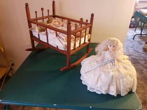 lot 37 image: 3 Dolls