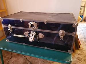 lot 42 image: 2 Metal Trunks