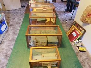 lot 50 image: 4 Display Cases with Contents