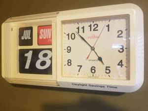 lot 55 image: Vintage Wall Clock
