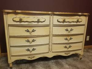 lot 58 image: Queen Anne Dresser