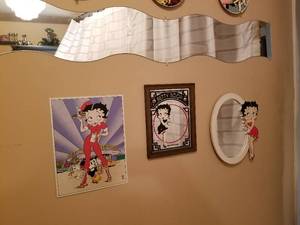 lot 4 image: Betty Boop Wall Art