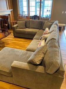 lot 1 image: Sectional