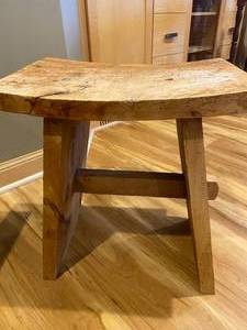 lot 11 image: Benches