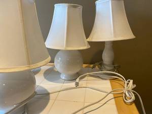 lot 12 image: Small ceramic lamps