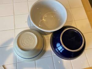 lot 15 image: Bowls