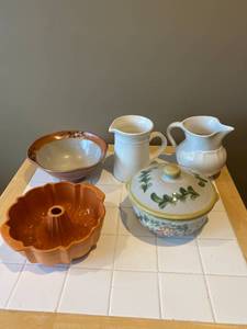lot 18 image: Kitchenware