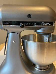 lot 20 image: KITCHENAID Mixer