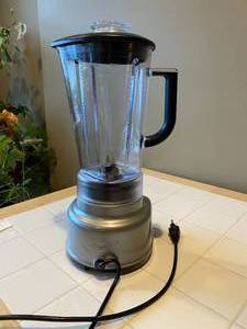 lot 21 image: KITCHENAID blender