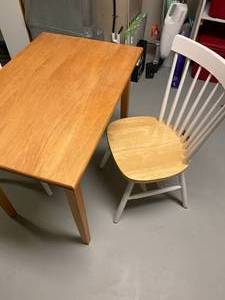 lot 24 image: White chairs and table