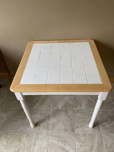 lot 44 image: Tile top table