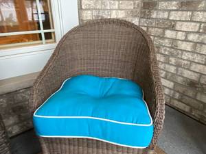 lot 48 image: Outdoor wicker furniture