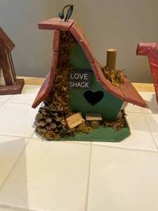 lot 56 image: Bird houses